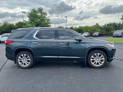Graphite Metallic 2019 Chevrolet Traverse Premier