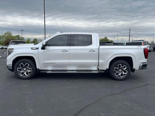White Frost Tricoat 2023 GMC Sierra 1500 SLT