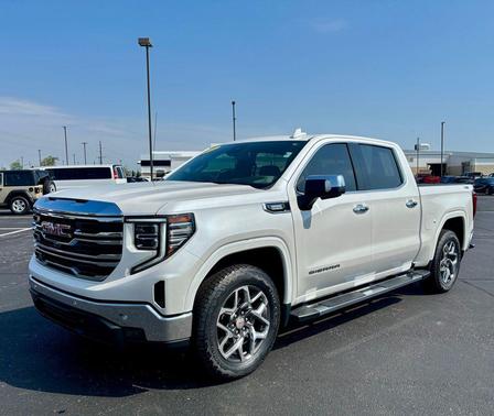 White Frost Tricoat 2023 GMC Sierra 1500 SLT