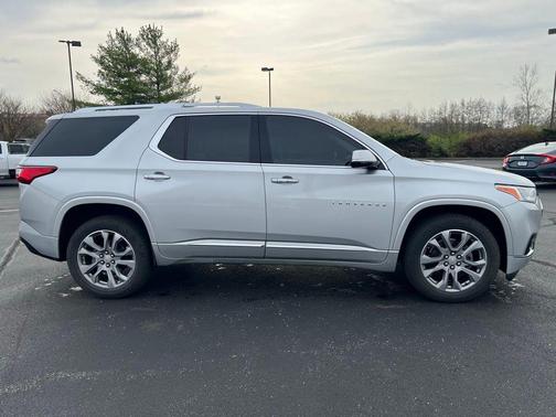 Silver Ice Metallic 2019 Chevrolet Traverse Premier