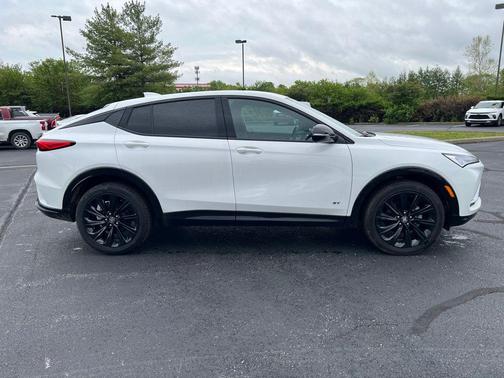 Summit White 2025 Buick Envista Sport Touring FWD