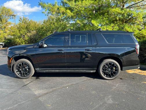 2025 Chevrolet Suburban RST