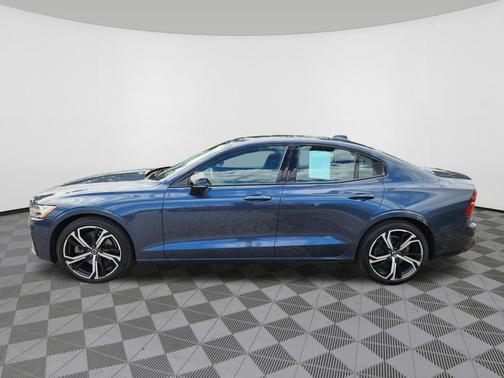 Denim Blue Metallic 2024 Volvo S60 B5 Plus Dark Theme