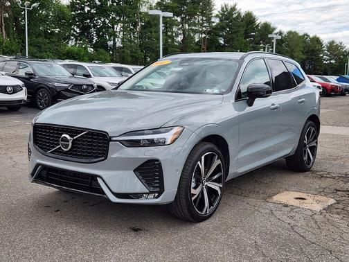 Vapour Grey Metallic 2025 Volvo XC60 B5 Ultra