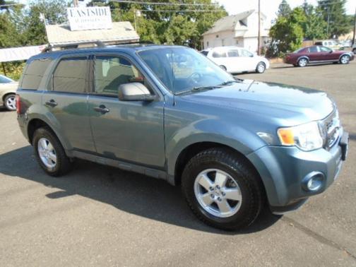 Photo 5 of 12 of 2010 Ford Escape XLT