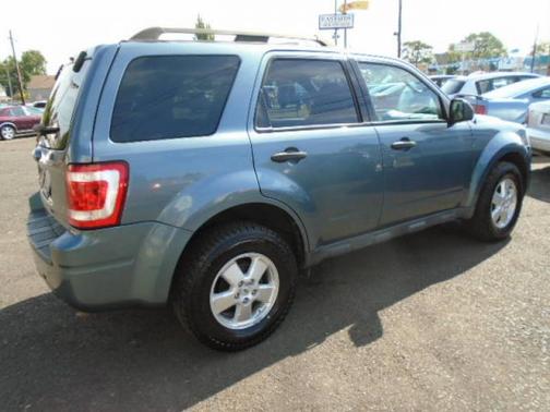 Photo 4 of 12 of 2010 Ford Escape XLT