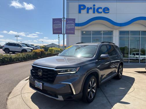 Modern Steel Metallic 2023 Honda Pilot