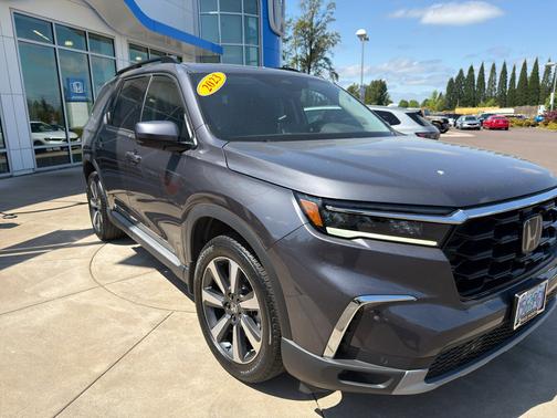 Modern Steel Metallic 2023 Honda Pilot