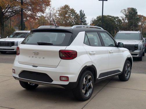 2026 Hyundai VENUE SEL w/Two-Tone Roof
