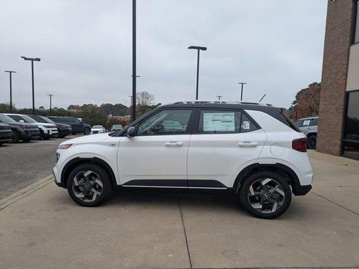 2026 Hyundai VENUE SEL w/Two-Tone Roof