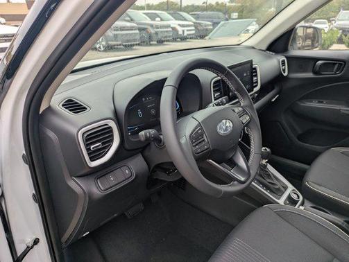 2026 Hyundai VENUE SEL w/Two-Tone Roof