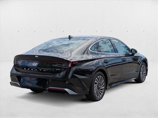 2025 Hyundai SONATA Hybrid SE