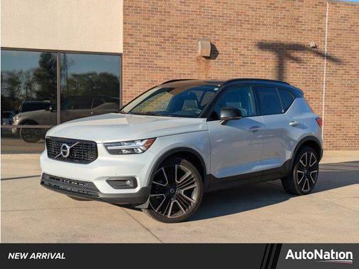 2022 Volvo XC40 T4 R-Design