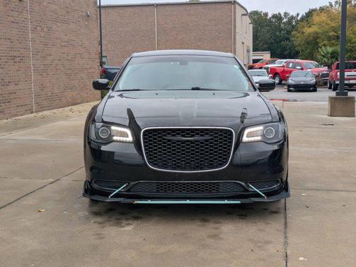 2018 Chrysler 300 Touring