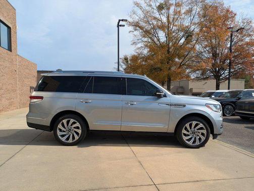 Silver Radiance Metallic Clearcoat 2024 Lincoln Navigator Reserve