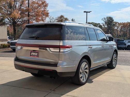 Silver Radiance Metallic Clearcoat 2024 Lincoln Navigator Reserve