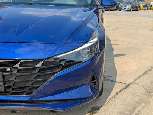 2022 Hyundai ELANTRA SE