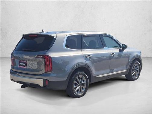 Everlasting Silver 2023 Kia Telluride LX