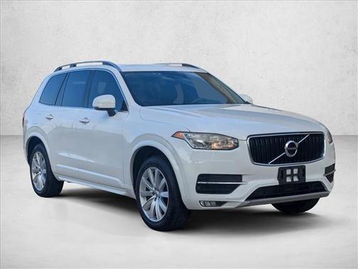2016 Volvo XC90 T6 Momentum