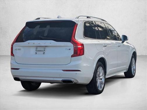2016 Volvo XC90 T6 Momentum