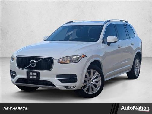 2016 Volvo XC90 T6 Momentum