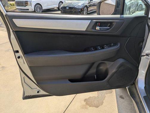 Ice Silver Metallic 2018 Subaru Outback 2.5i Premium