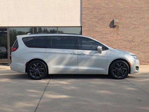 2019 Chrysler Pacifica Touring-L Plus