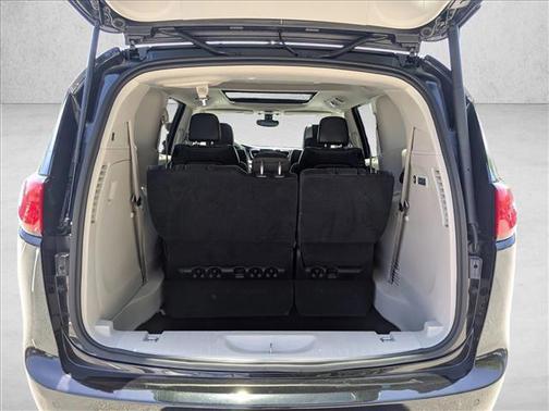 Brilliant Black Crystal Pearlcoat 2020 Chrysler Pacifica Limited