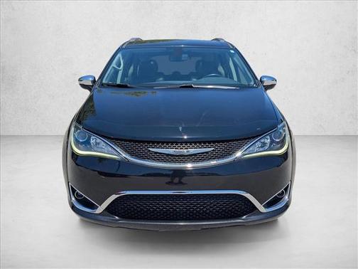 Brilliant Black Crystal Pearlcoat 2020 Chrysler Pacifica Limited