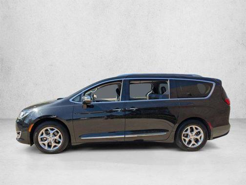 Brilliant Black Crystal Pearlcoat 2020 Chrysler Pacifica Limited