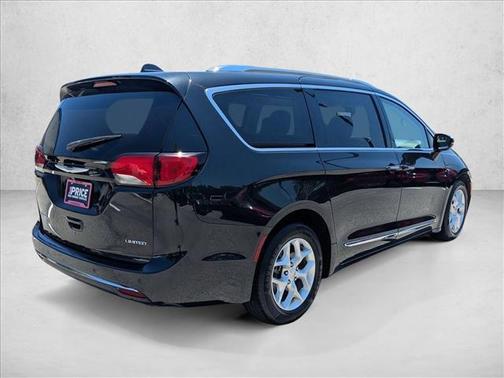 Brilliant Black Crystal Pearlcoat 2020 Chrysler Pacifica Limited