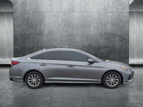 2018 Hyundai SONATA SE