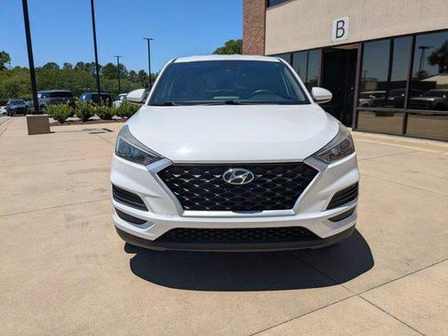 Dazzling White 2019 Hyundai TUCSON SE