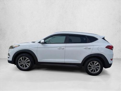 Dazzling White 2016 Hyundai TUCSON SE