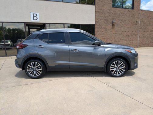 Gun Metallic 2021 Nissan Kicks SV