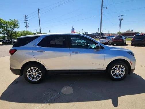 Silver Ice Metallic 2022 Chevrolet Equinox 1LT