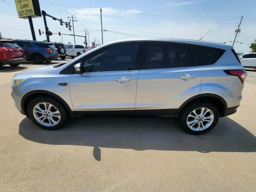 Ingot Silver Metallic 2017 Ford Escape SE