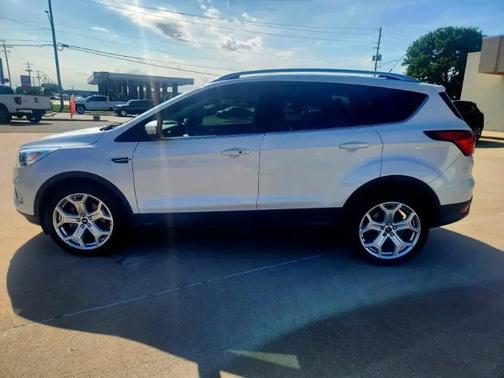 White Platinum Metallic Tri-Coat 2019 Ford Escape Titanium