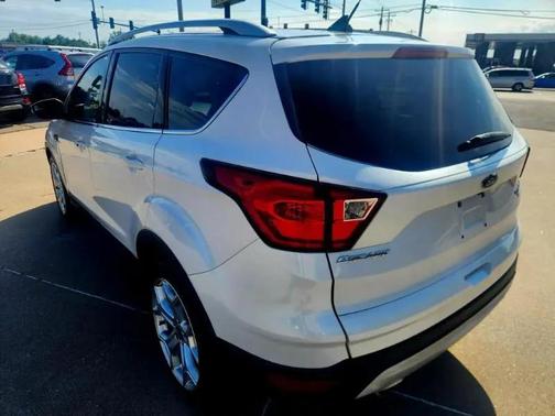 White Platinum Metallic Tri-Coat 2019 Ford Escape Titanium