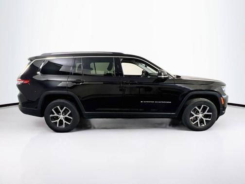 Diamond Black Crystal Pearlcoat 2023 Jeep Grand Cherokee L Limited