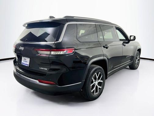 Diamond Black Crystal Pearlcoat 2023 Jeep Grand Cherokee L Limited