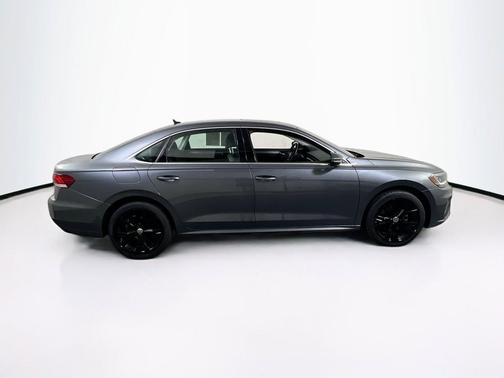 Platinum Gray Metallic 2022 Volkswagen Passat 2.0T SE