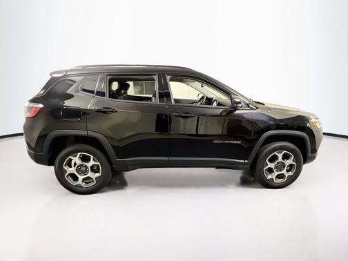 Diamond Black Crystal Pearlcoat 2022 Jeep Compass Trailhawk
