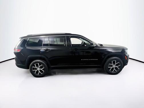Diamond Black Crystal Pearlcoat 2023 Jeep Grand Cherokee L Limited