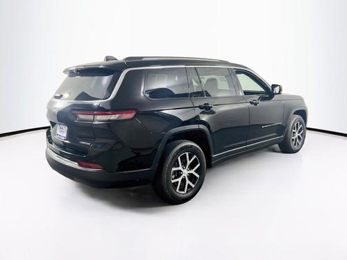 Diamond Black Crystal Pearlcoat 2023 Jeep Grand Cherokee L Limited