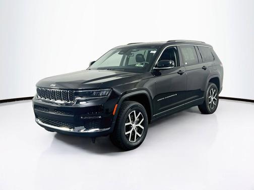 Diamond Black Crystal Pearlcoat 2023 Jeep Grand Cherokee L Limited