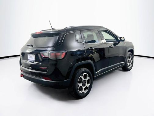 Diamond Black Crystal Pearlcoat 2022 Jeep Compass Trailhawk