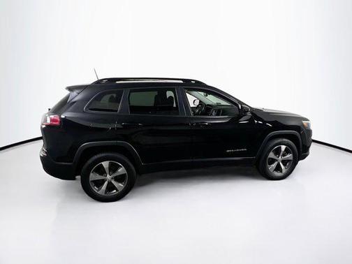 Diamond Black Crystal Pearlcoat 2022 Jeep Cherokee Limited