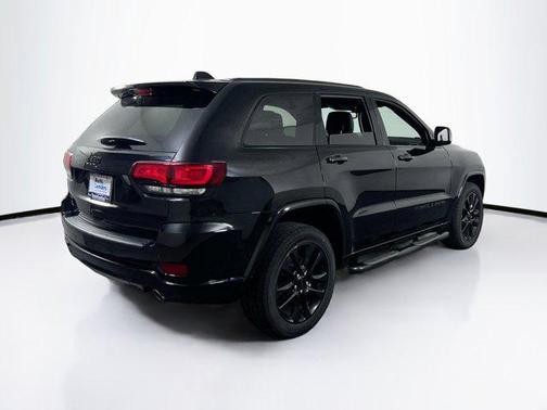 2022 Jeep Grand Cherokee Laredo