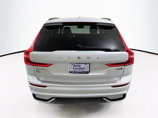 2023 Volvo XC60 B5 Plus Dark Theme